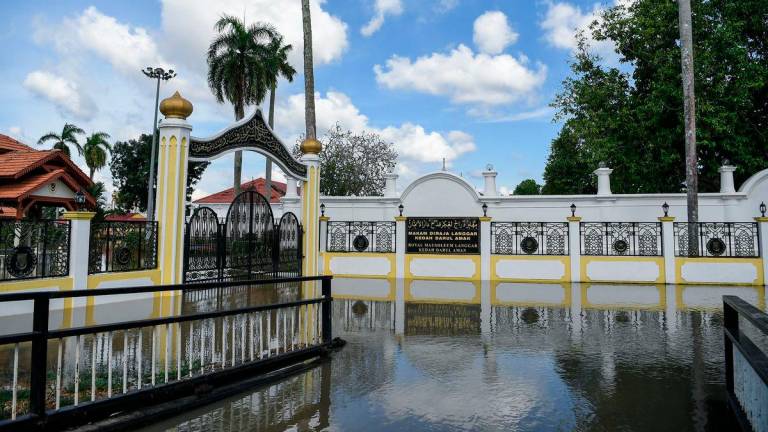 Some areas in Kampung Jalan Makam Diraja Langgar were hit by flash floods after heavy rain this morning, causing the Langgar River to overflow, during an observation in Pekan Langgar yesterday. - BERNAMA