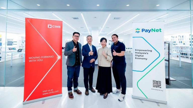 From left: CIMB head of acquiring business Arron Leu Chong Shing, Li, CG Computers marketing communications deputy managing director Peggy Tan and Azrul.