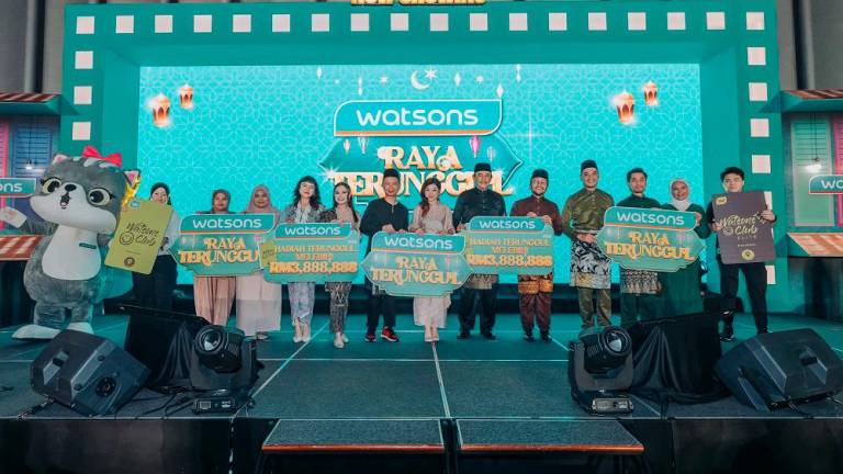 Hoh (sixth from left) and Loh (centre) launching the campaign, featuring a Raya brand film that promotes the spirit of togetherness with stars.