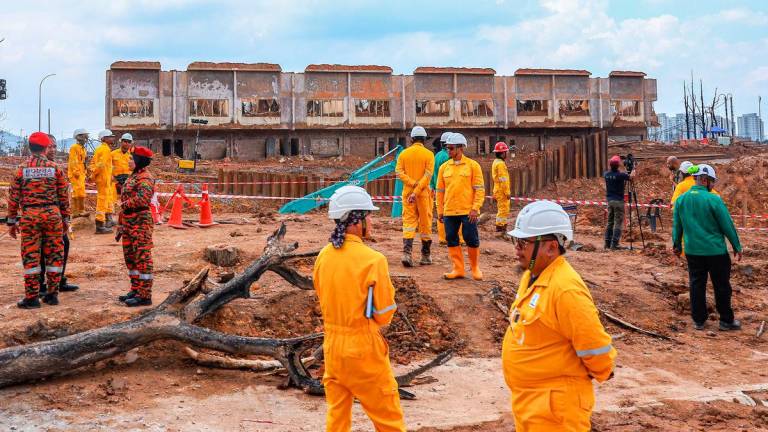 The situation following the gas pipeline fire, during the media visit to the incident site on Jalan Putra Harmoni, Putra Heights. Photo by BERNAMA