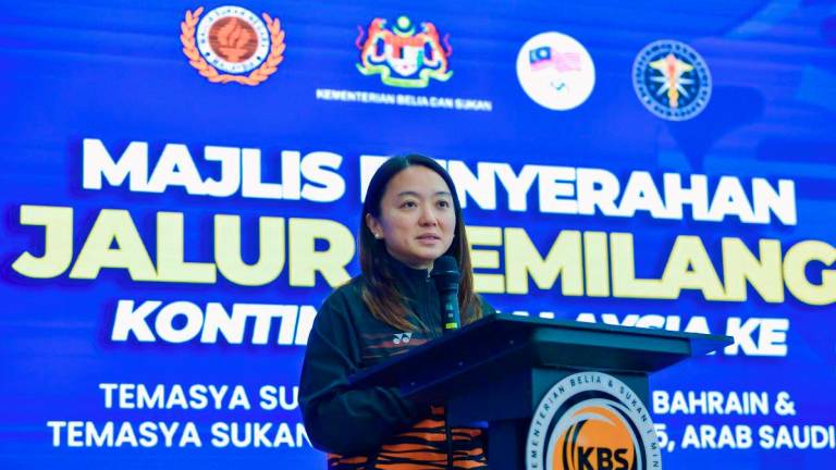 Youth and Sports Minister Hannah Yeoh delivers a speech at the Jalur Gemilang Handover Ceremony for the Malaysian Contingent to the 2025 Asian Youth Games and the 2025 Islamic Solidarity Games at Menara KBS, today. – BERNAMA