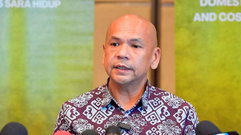 Menteri Perdagangan Dalam Negeri dan Kos Sara Hidup Datuk Armizan Mohd Ali.
