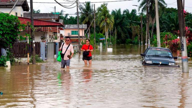 Penampang, Sipitang dilanda banjir kilat akibat hujan lebat berterusan