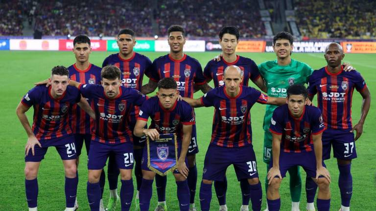 KUALA LUMPUR, 26 April -- Barisan pemain pasukan Johor Darul Ta'zim (JDT) pada perlawanan akhir Piala Malaysia di Stadium Nasional Bukit Jalil pada April 25.