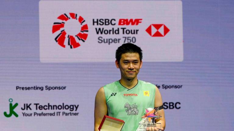 Kunlavut Vitidsarn of Thailand poses after his victory against Lu Guangzu of China in the men’s singles final at the Singapore Open badminton tournament in Singapore on June 1, 2025. (Photo by Roslan RAHMAN / AFP)
