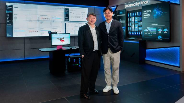 Timothy Tan, Head of Integrated Business, Samsung Electronics Singapore and Jeffrey Hahn, President, Samsung Electronics Singapore at the Business Experience Studio