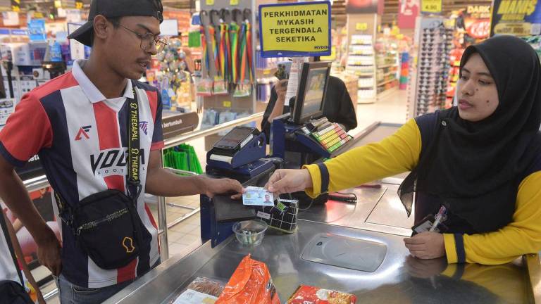 Prime Minister Datuk Seri Anwar Ibrahim yesterday announced that from 31 August to 31 December 2025, all Malaysians aged 18 and above will receive a one-off RM100 credited to their MyKad for the purchase of essential goods at 4,000 stores. MASRY CHE ANI/THESUN