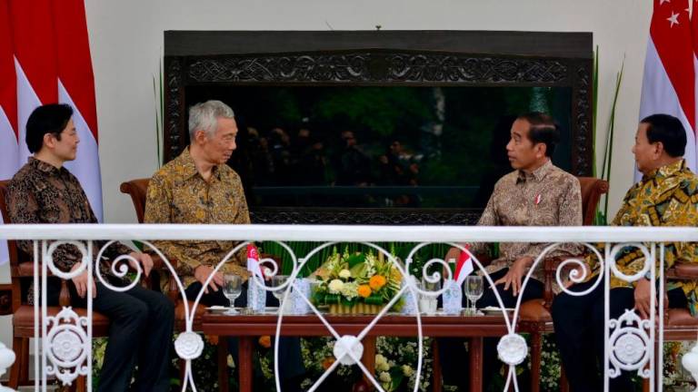 (L-R) Singapore’s next leader Lawrence Wong , Singapore Prime Minister Lee Hsien Loong, Indonesian President Joko Widodo, and Indonesian Defence Minister, who is also the 2024-2029 President-elect, Prabowo Subianto hold a meeting at Bogor Presidential Palace in Bogor, April 29, 2024/BERNAMApix