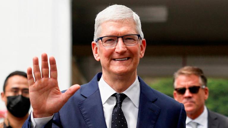 Apple CEO Tim Cook waves to journalists after his meeting with Indonesian President Joko Widodo at the Presidential Palace in Jakarta, Indonesia, April 17, 2024/REUTERSPix