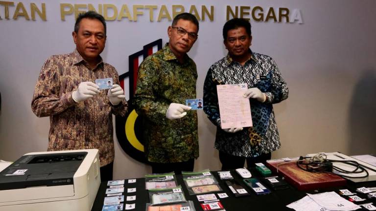 Saifuddin (centre) displaying the seized items during a press conference yesterday. – BERNAMAPIX