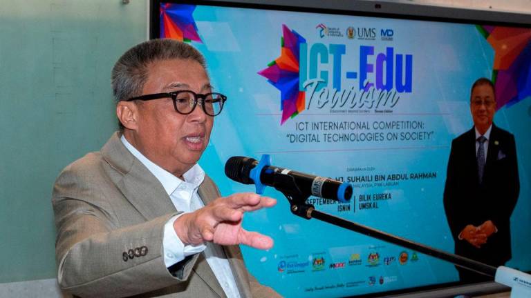 Ahli Parlimen Labuan, Datuk Dr Suhaili Abdul Rahman menyampaikan ucapan dan merasmikan pelancaran ICT-Edutourism: Educonnect Beyond Borders – Edisi Borneo di bangunan Kampus Antarabangsa Universiti Malaysia Sabah Labuan (UMSKAL) hari ini- BERNAMA