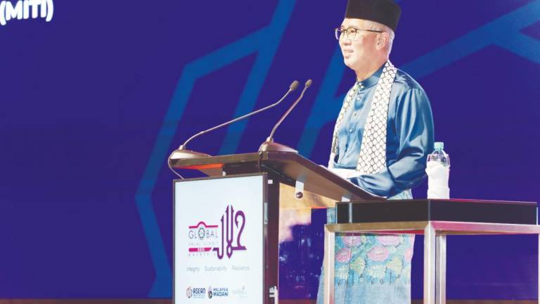Tengku Zafrul delivering his remarks at the official launch of the Global Halal Summit 2025 and the Malaysia International Halal Showcase 2025 today.