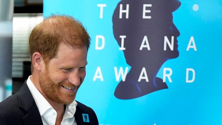 Putera Harry, Duke of Sussex semasa lawatan untuk menyertai sesi panel perbincangan mengenai bagaimana tindakan sosial memberi kesan positif terhadap kesihatan mental bersama empat anak muda yang terlibat dengan The Diana Award, di Salisbury Square, pusat bandar London. Tarikh gambar: Khamis, 11 September 2025. Aaron Chown/Pool melalui REUTERS.