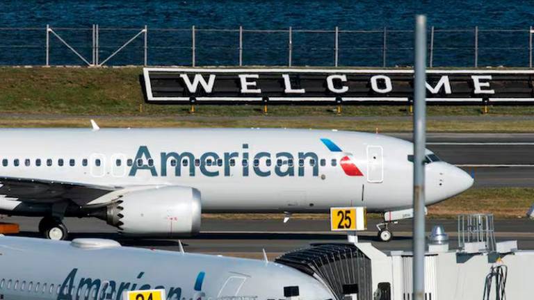 American Airlines flight 718 lands at LaGuardia airport in New York - REUTERSpix