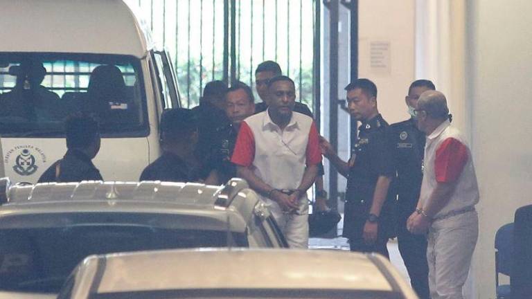 Former lawyer N Pathmanabhan and two plantation workers, T Thilaiyagan and R Kathavarayan, arrive at the Federal Court here, today. - fotoBERNAMA