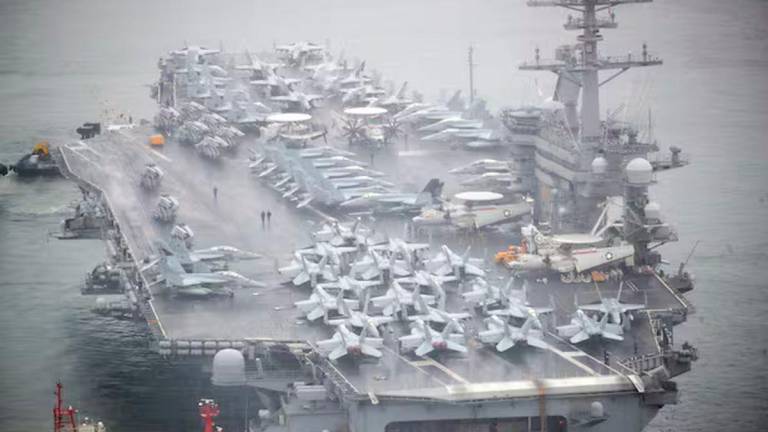 The U.S. Navy nuclear-powered aircraft carrier USS Theodore Roosevelt (CVN-71, 100,000 tons) docked at the Busan Naval Base in Nam-gu, Busan, in June last year for joint exercises. /Kim Dong-hwan via The Chosun Daily