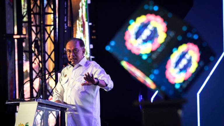 Perdana Menteri, Datuk Seri Anwar Ibrahim semasa menyampaikan ucapan pada sambutan Hari Pendidikan dan Latihan Teknikal dan Vokasional (TVET) Negara 2025 di Pusat Dagangan Antarabangsa Melaka (MITC), Ayer Keroh hari ini. fotoBERNAMA