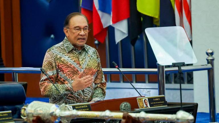 Perdana Menteri, Datuk Seri Anwar Ibrahim membentangkan Rancangan Malaysia Ke-13 (RMK13) di Dewan Rakyat hari ini- BERNAMA