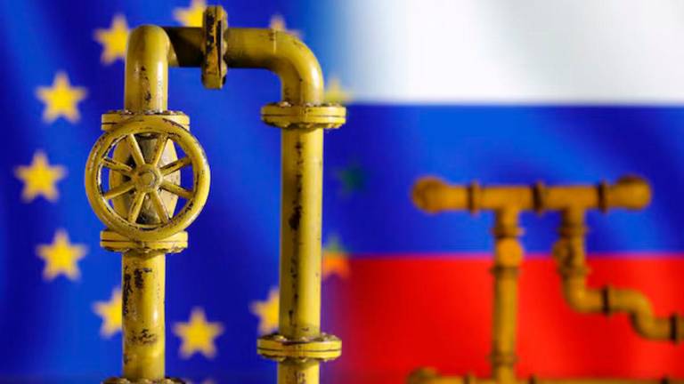 Model of natural gas pipeline, EU and Russia flags, July 18, 2022. REUTERS/Dado Ruvic/Illustration/ File Photo