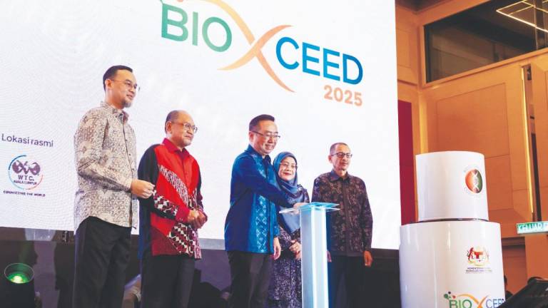Chang (third, left) launches BioXCeed 2025 while Mohd Khairul Fidzal (left) and Mosti secretary-general Datuk Seri Hasnol Zam Zam Ahmad (second, left) look on. – Bernamapic