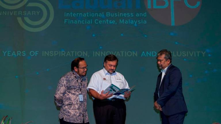 Finance Minister II, Datuk Seri Amir Hamzah Azizan (centre), officiates the 35th Anniversary ceremony of the Labuan International Business and Financial Centre (IBFC) Malaysia at Labuan International School today. - BERNAMA