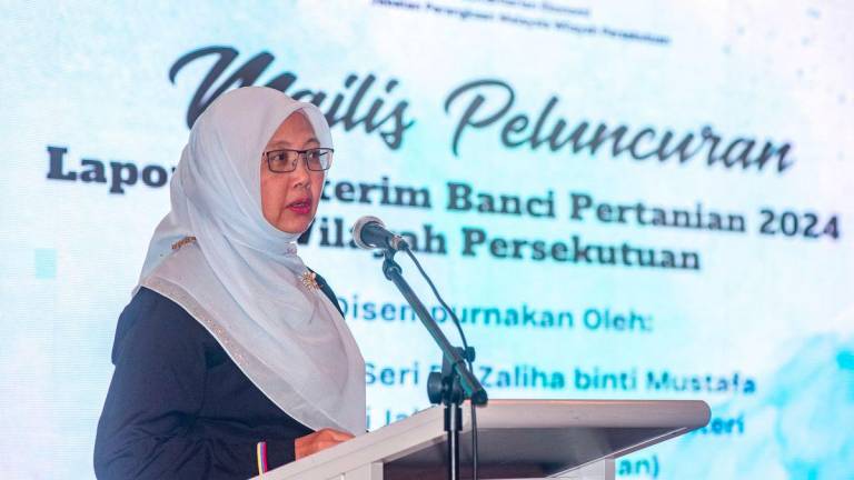 Menteri di Jabatan Perdana Menteri (Wilayah Persekutuan) Datuk Seri Dr Zaliha Mustafa berucap bagi menyempurnakan Majlis Peluncuran Laporan Interim Banci Pertanian 2024 peringkat Wilayah Persekutuan di sebuah hotel di sini hari ini. - fotoBERNAMA