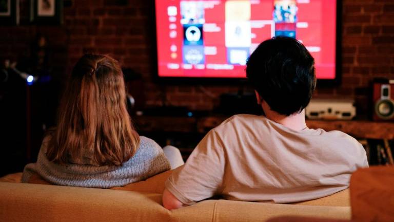 Binge-watching can foster connection among fans. – PICS BY PEXELS