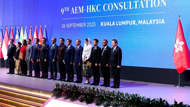 Minister of Investment, Trade, and Industry, Tengku Datuk Seri Zafrul Abdul Aziz (eighth, right) poses with the ASEAN Economic Ministers (AEM) and Hong Kong, China Secretary for Commerce and Economic Development Algernon Yau (ninth, right) at the 9th AEM-HKC Consultation held in conjunction with the 57th AEM Meeting and Related Meetings at the Malaysia International Trade and Exhibition Centre (MITEC) today. - BERNAMAPIX