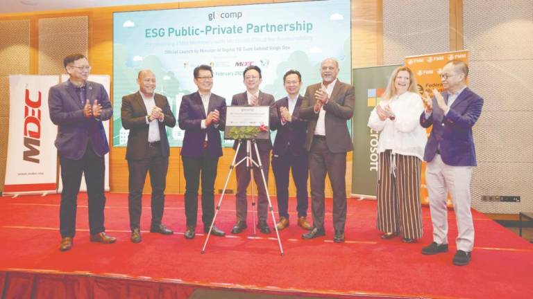 Gobind with (from left) Malaysia ESG Association president Cheah Kok Hoong, MDEC vice-president and head of digital Wan Murdani Wan Mohamad, Glocomp executive director Alex Liew, Giam, Si, Microsoft Microsoft cross and sustainability solutions lead Pen Lewin and Lee.