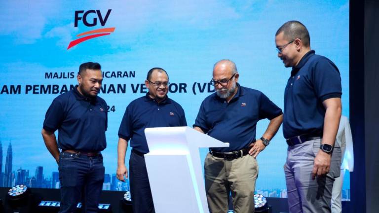 Launching of the VDP. (From left) FGV vice president of business development Ami Rozaidi Chik Ros, group chief financial officer Datuk Mohd Hairul Abdul Hamid, Rastam and Nazrul Mansor.