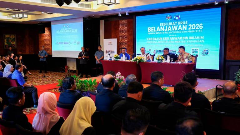 Prime Minister Datuk Seri Anwar Ibrahim (seated, third right) spoke during a Budget 2026 Engagement Session with players from the tourism and manufacturing industries in Banda Hilir today. Also present was Melaka Chief Minister Datuk Seri Ab Rauf Yusoh (seated, second right). – BERNAMA