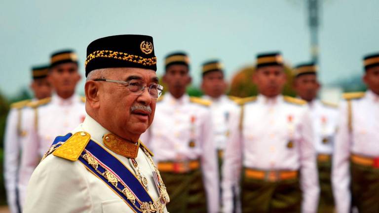 The Yang di-Pertua Negeri of Melaka, Tun Mohd Ali Rustam, inspects the Main Honour Guard parade during the Investiture Ceremony for State Orders, Decorations, and Medals in conjunction with the 76th Birthday Celebration of the Yang di-Pertua Negeri of Melaka at the Seri Negeri Ceremonial Hall in Ayer Keroh today. – BERNAMA