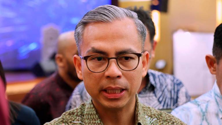 Menteri Komunikasi, Datuk Fahmi Fadzil, bercakap pada sidang media selepas menghadiri Perhimpunan Bulanan Kementerian Komunikasi bagi bulan Jun 2025 yang berlangsung di Menara Komunikasi, hari ini. fotoBERNAMA