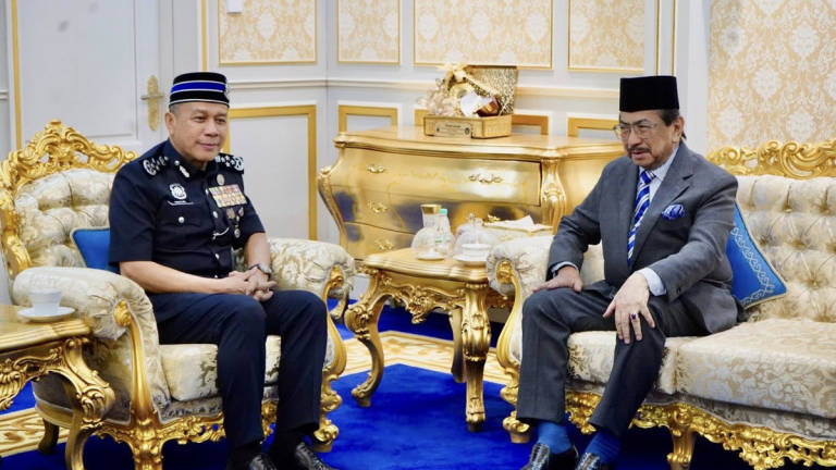 Inspector-General of Police Datuk Seri Mohd Khalid Ismail paid a courtesy visit to Sabah Governor Tun Musa Aman at Istana Seri Kinabalu today. - via Polis Sabah / Facebook