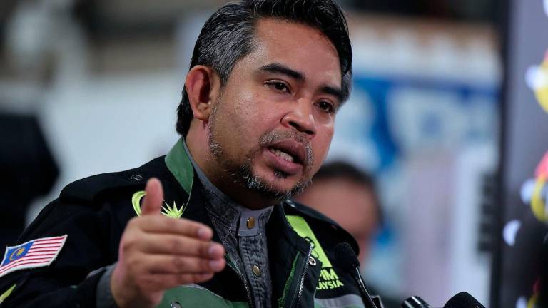 Ketua Pengarah Pusat Gerakan Operasi Sumud Nusantara (SNCC) Datuk Dr Ahmad Sani Araby Al-Kahery ketika sidang media harian Misi Global Sumud Flotila Sumud Nusantara di Bilik Gerakan Sumud Nusantara (SNCC) hari ini. - fotoBERNAMA