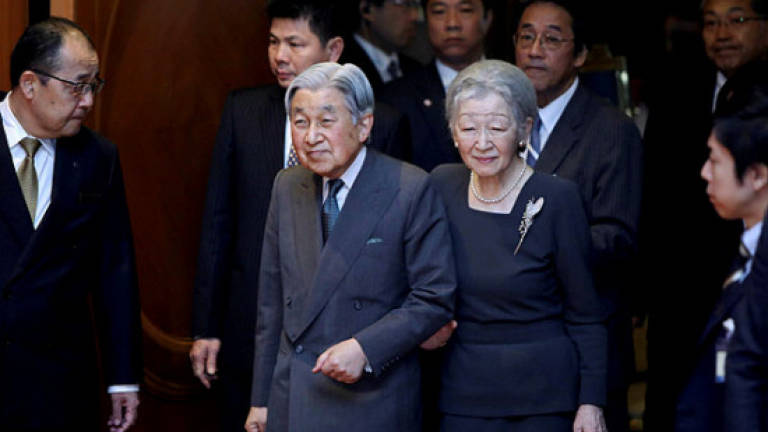Japan emperor meets Vietnam kin of Tokyo's WWII soldiers