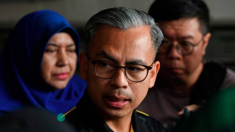 Communications Minister Datuk Fahmi Fadzil speaks to the media after presenting the Tabung Kasih\@HAWANA aid to Kwong Wah Yit Poh journalist, Choo Kar Chun, 44, at the journalist’s residence in Air Itam today. Also present was Bernama Chief Executive Officer, Datin Paduka Nur-ul Afida Kamaludin. – BERNAMA