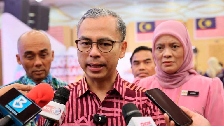 Communications Minister Datuk Fahmi Fadzil (centre) during a press conference at the Final Round of the Kenegaraan\@Kelab Malaysiaku Narrative Competition at Menara Komunikasi today. Also present was Director-General of the Malaysian Information Department (JaPEN), Julina Johan (right). – BERNAMA