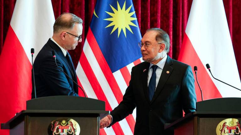 Prime Minister Datuk Seri Anwar Ibrahim (right) at a joint press conference with President of Poland Andrzej Duda during Duda’s official visit to Malaysia at Putra Perdana Complex today. - BERNAMAPIX