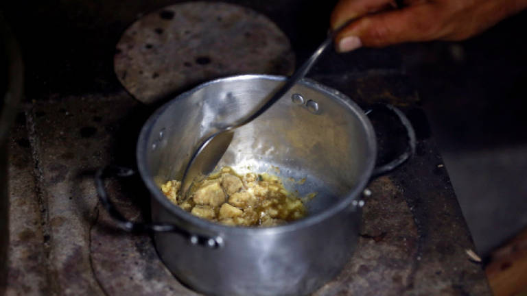 Clean cookstoves fail to curb pneumonia in kids: Study