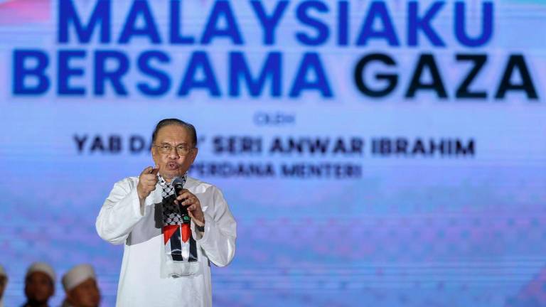 Prime Minister Datuk Seri Anwar Ibrahim delivered a Public Lecture titled ‘Malaysiaku Bersama Gaza’ in conjunction with the sumud Nusantara 2025 Carnival at Dataran Merdeka last night. – BERNAMA