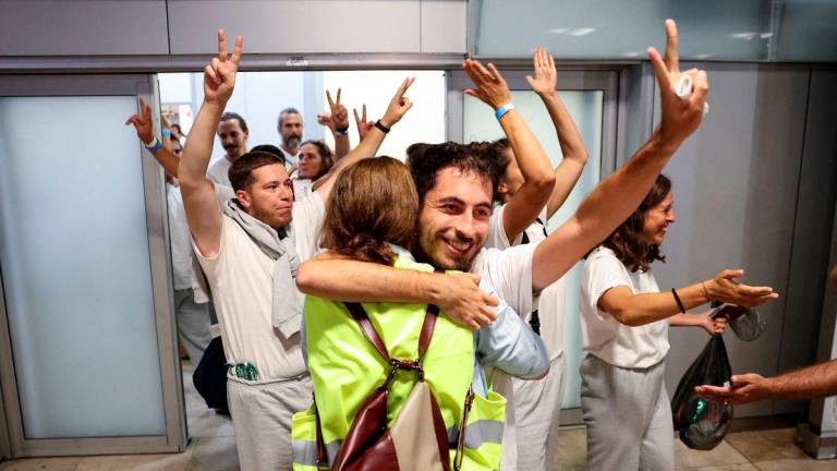 Some of the Spanish activists and politicians who were part of the Global Sumud Flotilla and were detained by Israeli forces, celebrate upon arrival at Adolfo Suarez Madrid-Barajas Airport in Madrid, Spain, October 5, 2025. REUTERS/Juan Medina