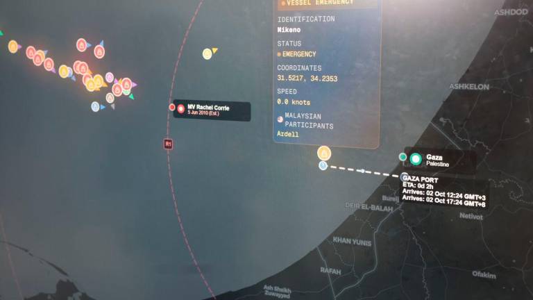 Keadaan terkini perjalanan kapal kapal misi kemanusiaan yang disertai delegasi Malaysia dalam misi Kemanusia Global SUMUD Flotila (GSF) ke Gaza di Sumud Nusantara Comand Centre (SNCC) -fotoBERNAMA