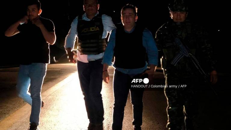 Handout picture released by Colombian Army press office shows Congressman Julio Cesar Triana (2nd R) being escorted by Colombian armed forces in Neiva, Huila department, Colombia on August 13, 2025. - AFP PHOTO / COLOMBIAN ARMY / HANDOUT