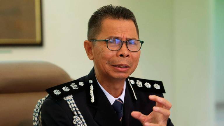 Acting Commander of the Southeast Brigade of the General Operations Force (PGA), Assistant Commissioner Ijid Landu Binju, speaks at a press conference after the Rank Insignia Presentation and Handover of Duties Ceremony for the Commanding Officer of Battalion 8 at the Senior Police Officers’ Mess Hall, PGA, Pengkalan Chepa, today. – BERNAMA