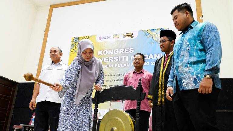 Menteri Pendidikan Fadhlina Sidek merasmikan majlis penutupan Kongres Pra-Universiti Madani 2025 peringkat Pulau Pinang di Universiti Sains Malaysia (USM) Kampus Kejuruteraan di sini, hari ini -fotoBERNAMA