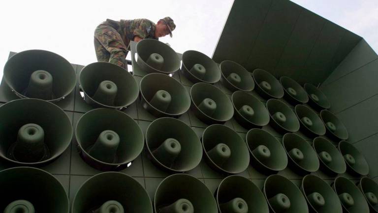 FILE PHOTO: A South Korean soldier works to remove loudspeakers set up for propaganda purposes near the demiltarized zone in Paju, about 55km (34 miles) north of Seoul June 16, 2004. REUTERS/You Sung-Ho/File Photo