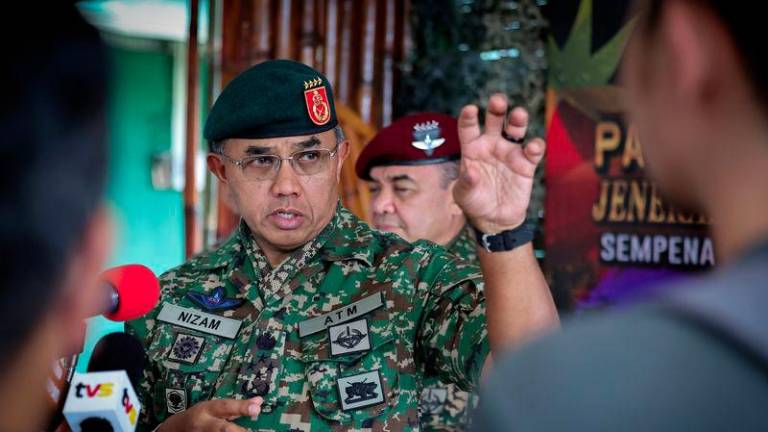 Panglima Angkatan Tentera Jeneral Datuk Mohd Nizam Jaffar ditemui media selepas mengadakan lawatan kerja ke Markas Taktikal Balai Ringin di sini, hari ini. - fotoBERNAMA