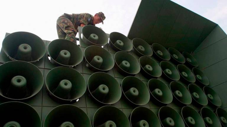 FILE PHOTO: A South Korean soldier works to remove loudspeakers set up for propaganda purposes near the demiltarized zone in Paju, about 55km (34 miles) north of Seoul June 16, 2004. REUTERS/You Sung-Ho/File Photo