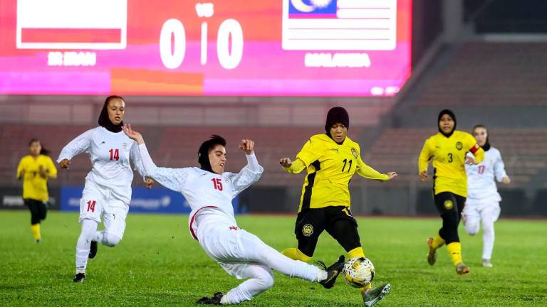 Malaysia’s player Dian Aqilah Imran is challenged by Iran’s player Samaneh Ghamani during the Group F match of the AFC U-20 Women’s Asian Cup qualifiers at the Kuala Lumpur Football Stadium tonight - BERNAMA